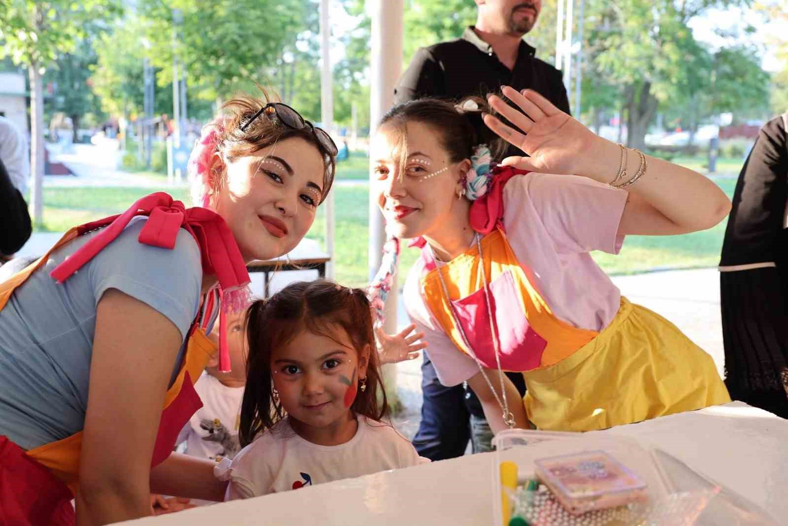 Kırıkkale’de çocuklar açık havada sinema keyfi yaşadı