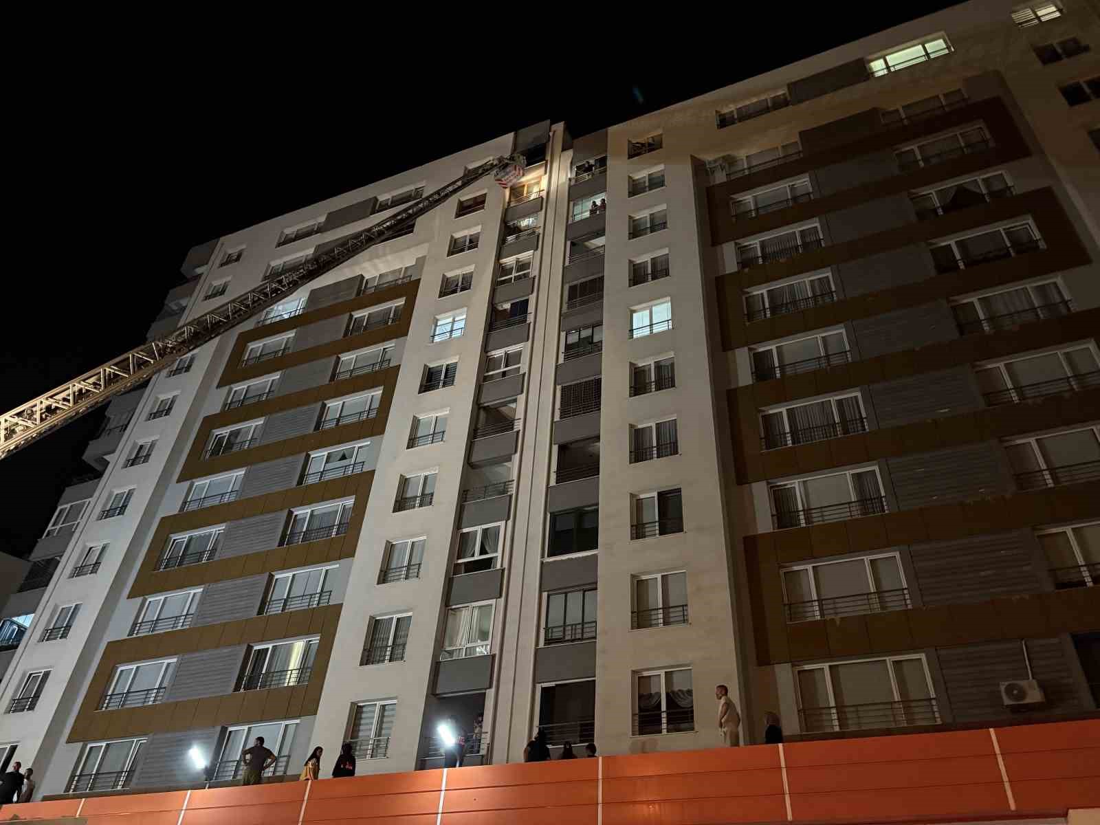 Kayseri’de 13. katta yangın: Balkondan düşen ev sahibi hayatını kaybetti