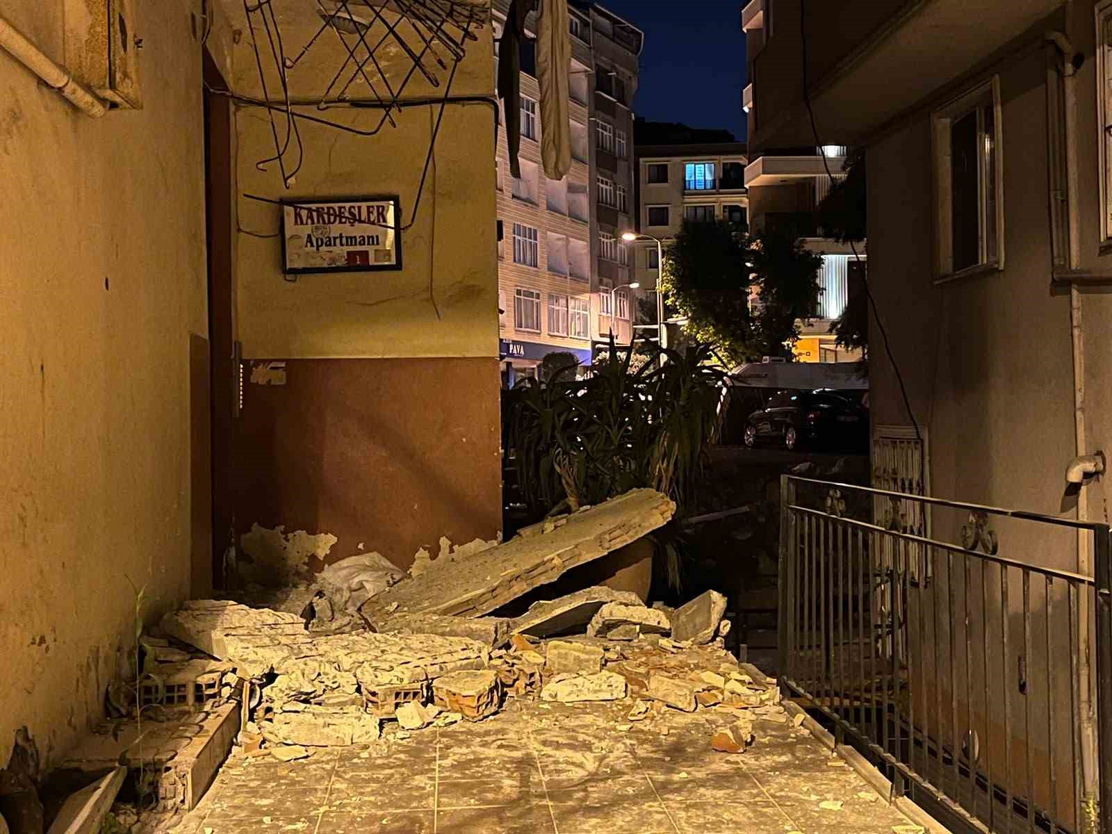Güngören’de 5 katlı binanın balkonu çöktü: Binanın çevresi bariyerle kapatıldı