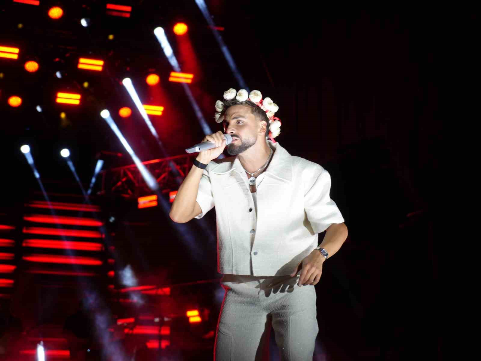 Sarımsak festivalinde sahne alan Sefo, binlerce vatandaşa unutulmaz bir gece yaşattı