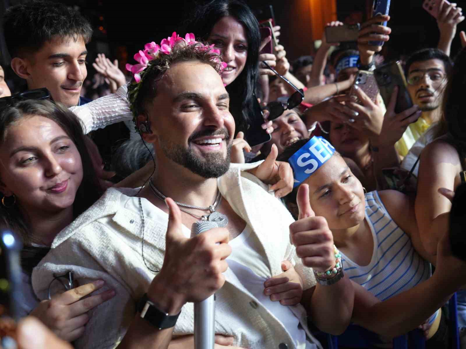 Sarımsak festivalinde sahne alan Sefo, binlerce vatandaşa unutulmaz bir gece yaşattı