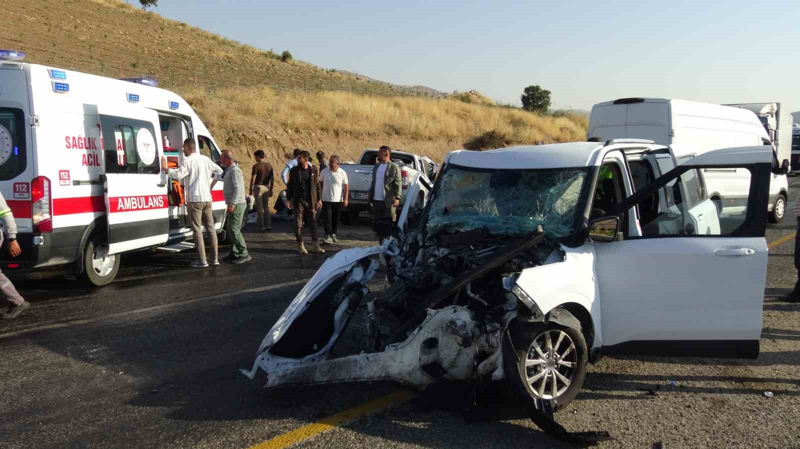 Batman’da pikap ile hafif ticari araç çarpıştı: 7 yaralı
