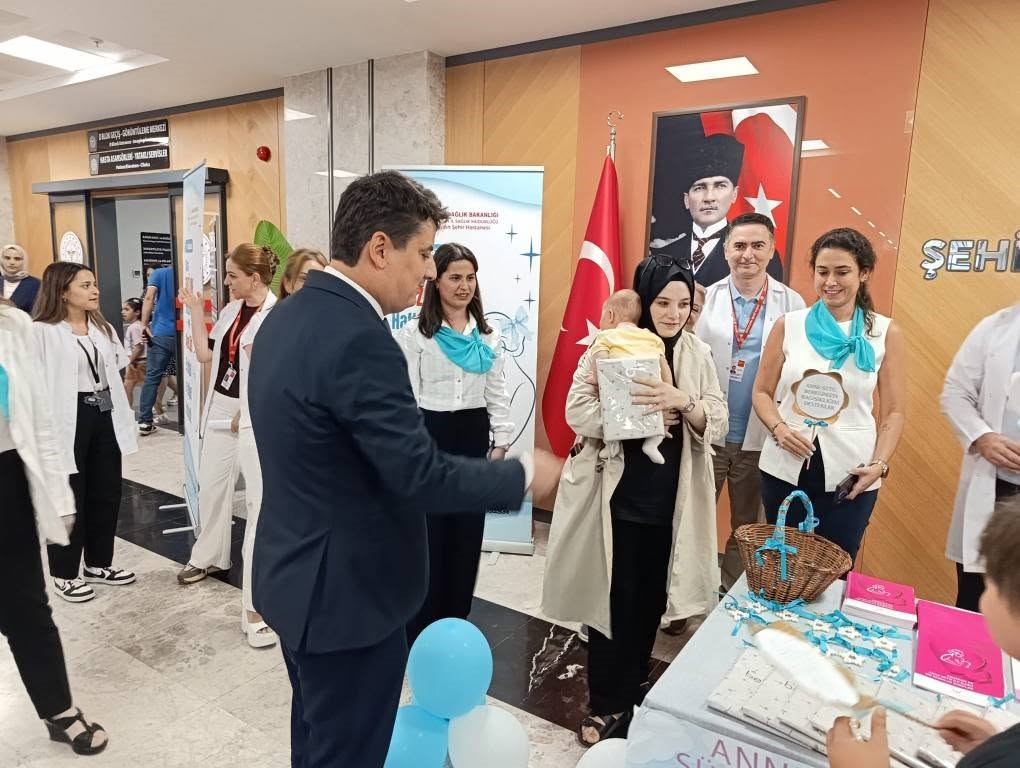 Aydın Şehir Hastanesi’nde anne sütünün önemine dikkat çekildi