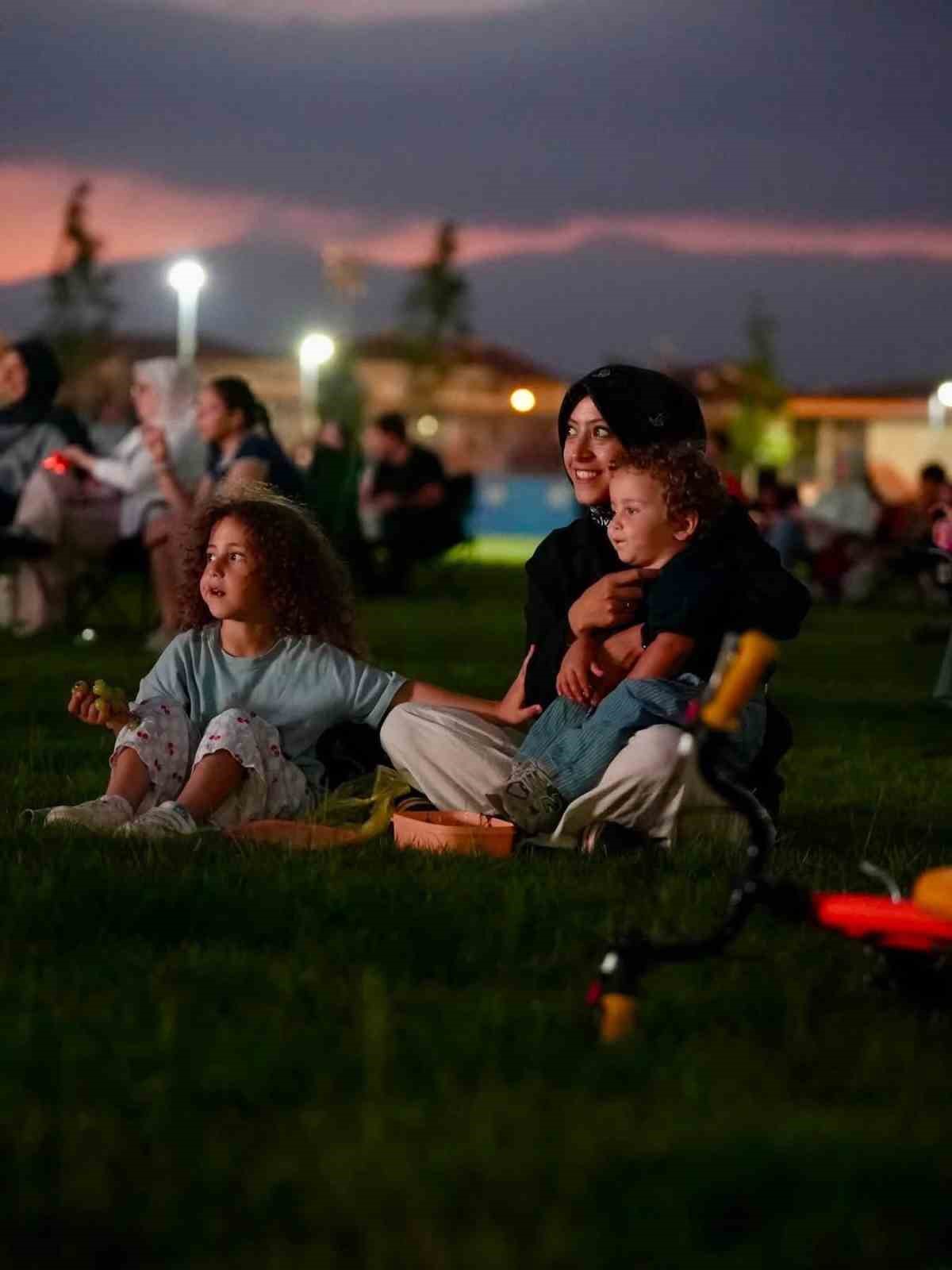 Düzce Merkez Parkta spor ve açık hava sineması buluştu