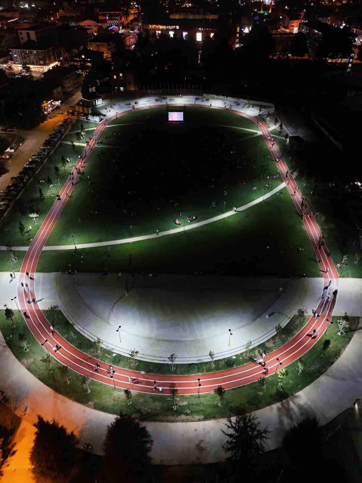 Düzce Merkez Parkta spor ve açık hava sineması buluştu
