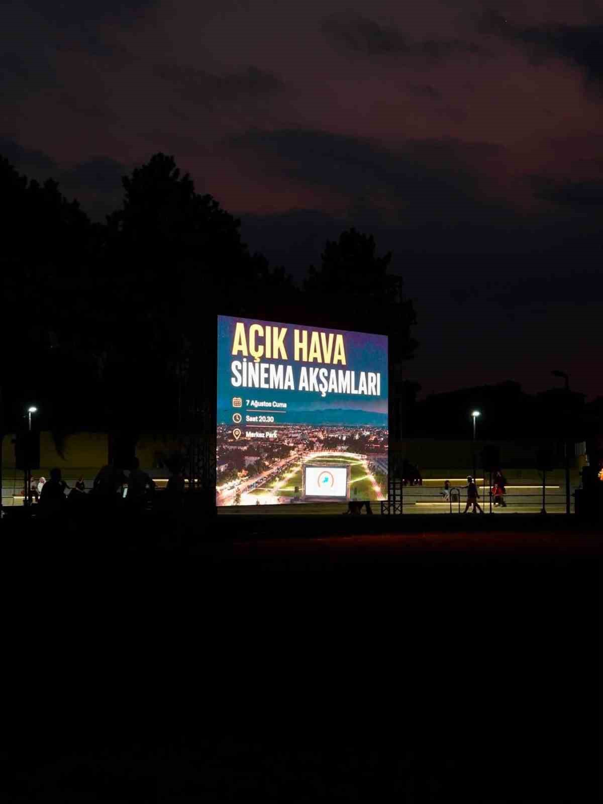 Düzce Merkez Parkta spor ve açık hava sineması buluştu