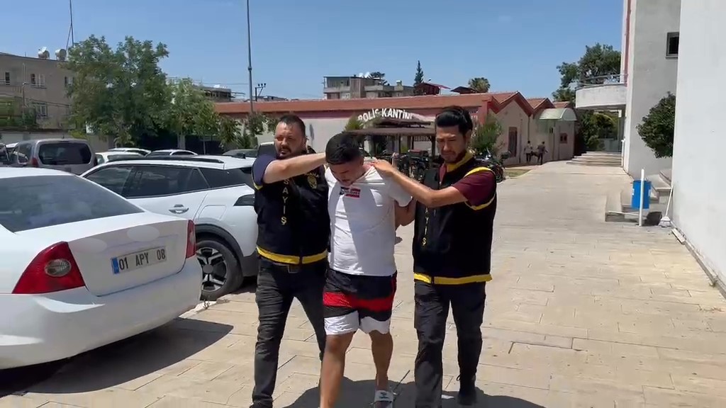 Hırsız aracı soydu, kuzeni kendini memur olarak tanıtıp sürücüye "Dikkat edin burada hırsız çok" dedi