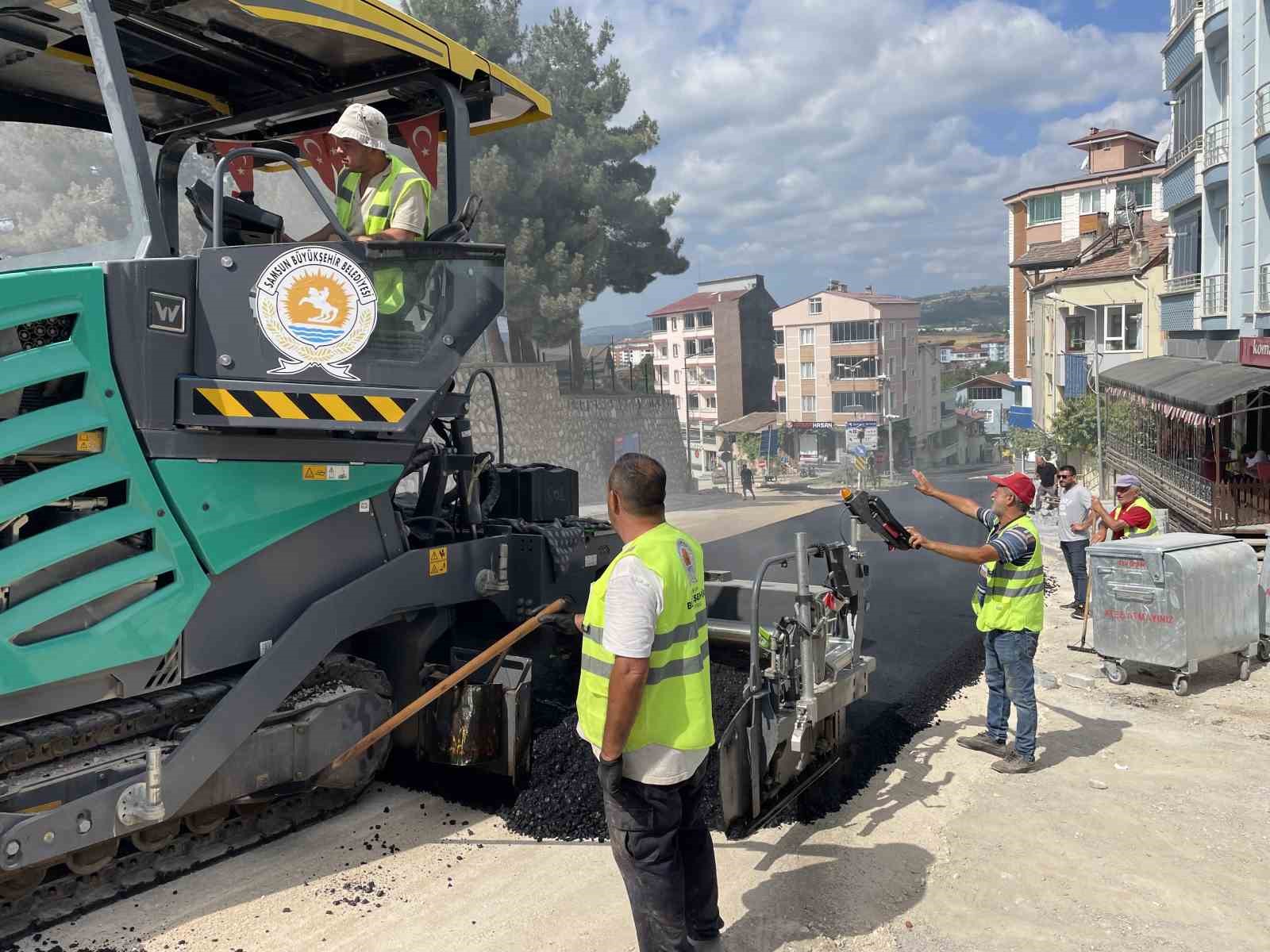 Kavak’ta ilçe merkezinde 1,6 kilometrelik asfalt çalışması