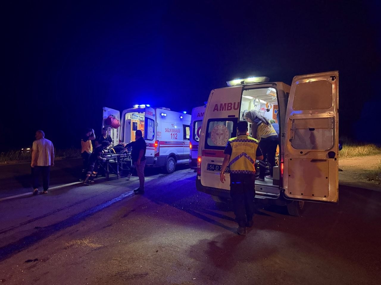Sakarya’da iki otomobilin çarpıştığı kazada 5 kişi yaralandı