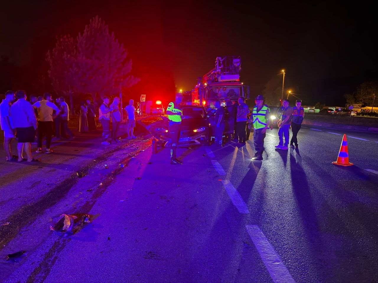 Sakarya’da iki otomobilin çarpıştığı kazada 5 kişi yaralandı
