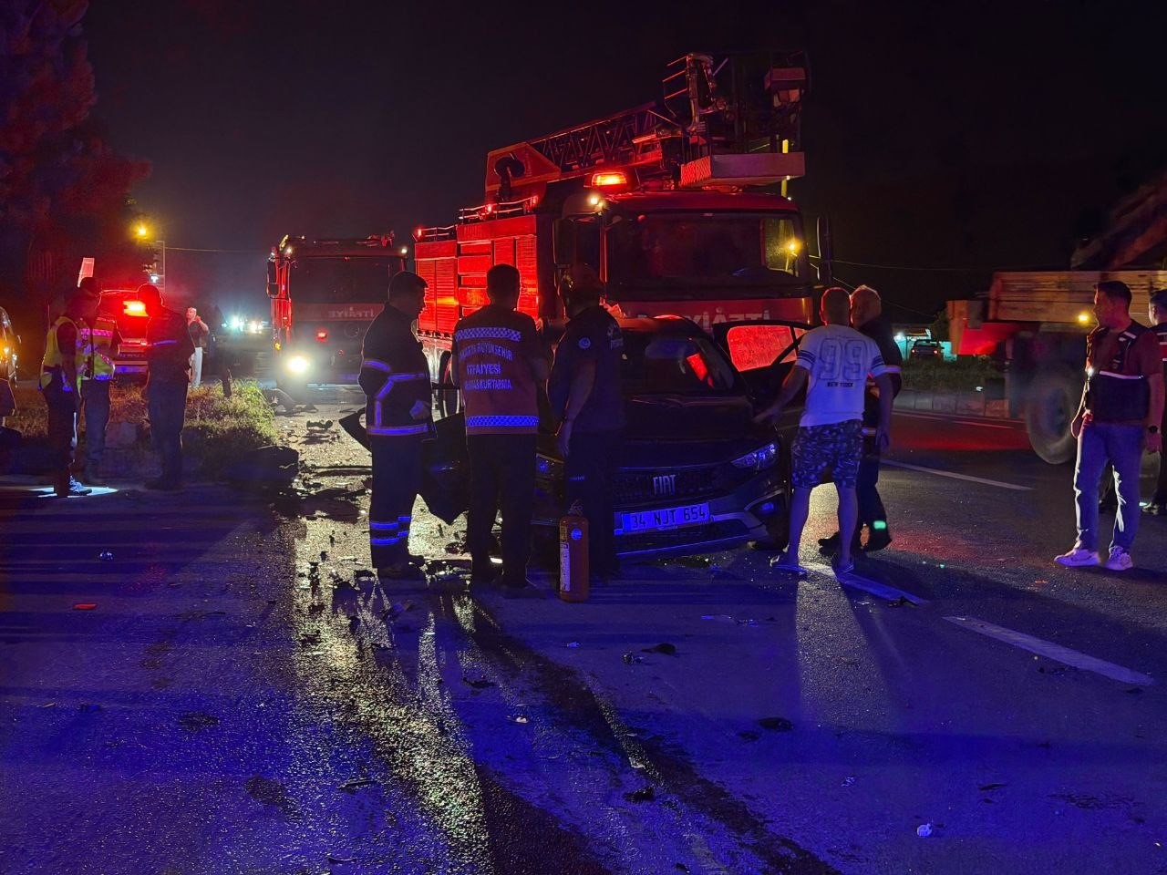 Sakarya’da iki otomobilin çarpıştığı kazada 5 kişi yaralandı