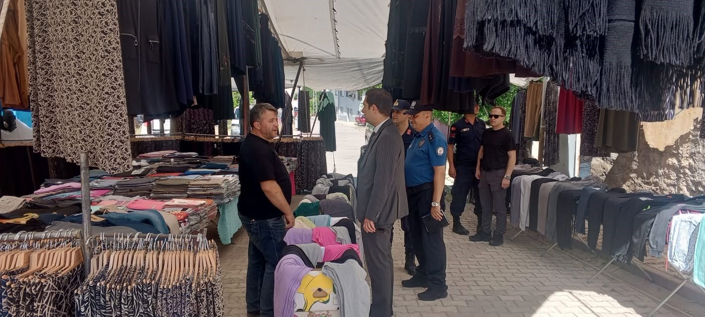 Aydıntepe’de muhtarlarla istişare toplantısı yapıldı, pazar esnafı ziyaret edildi