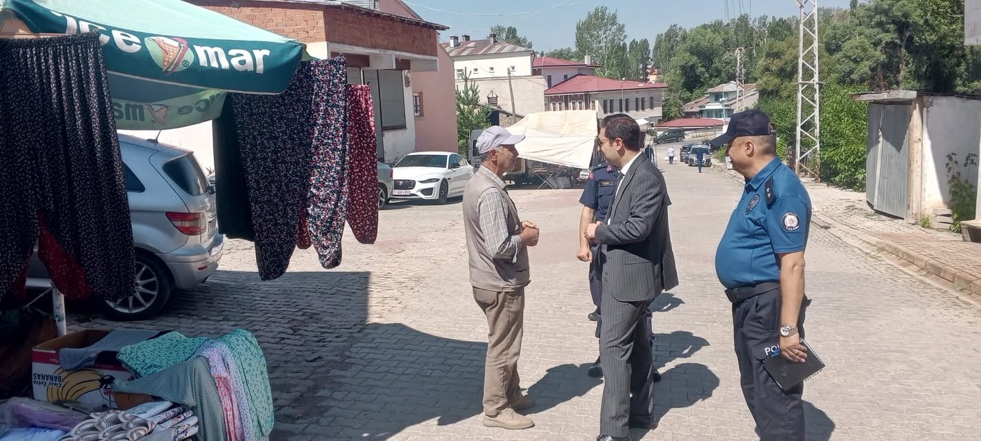 Aydıntepe’de muhtarlarla istişare toplantısı yapıldı, pazar esnafı ziyaret edildi