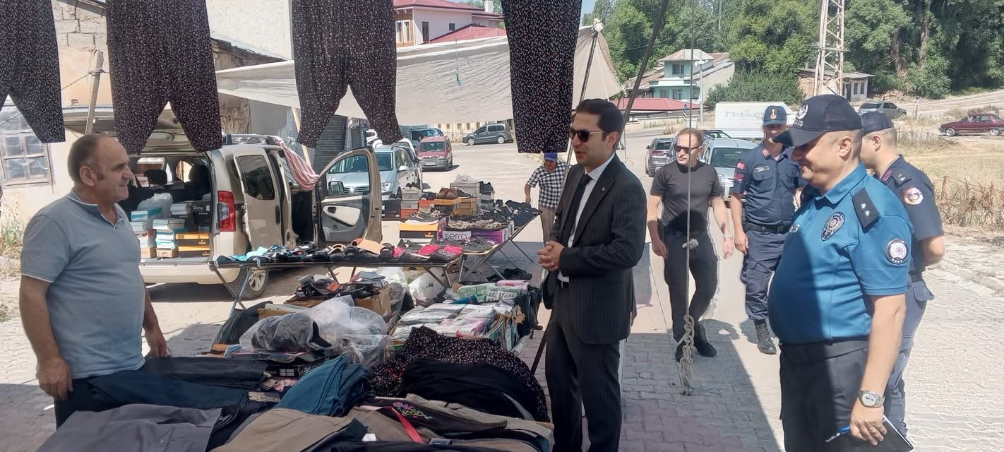 Aydıntepe’de muhtarlarla istişare toplantısı yapıldı, pazar esnafı ziyaret edildi