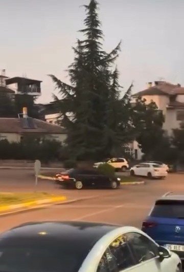 Elazığ’da yine aynı sürücü, otomobiliyle drift yaptı: O anlar kameraya yansıdı