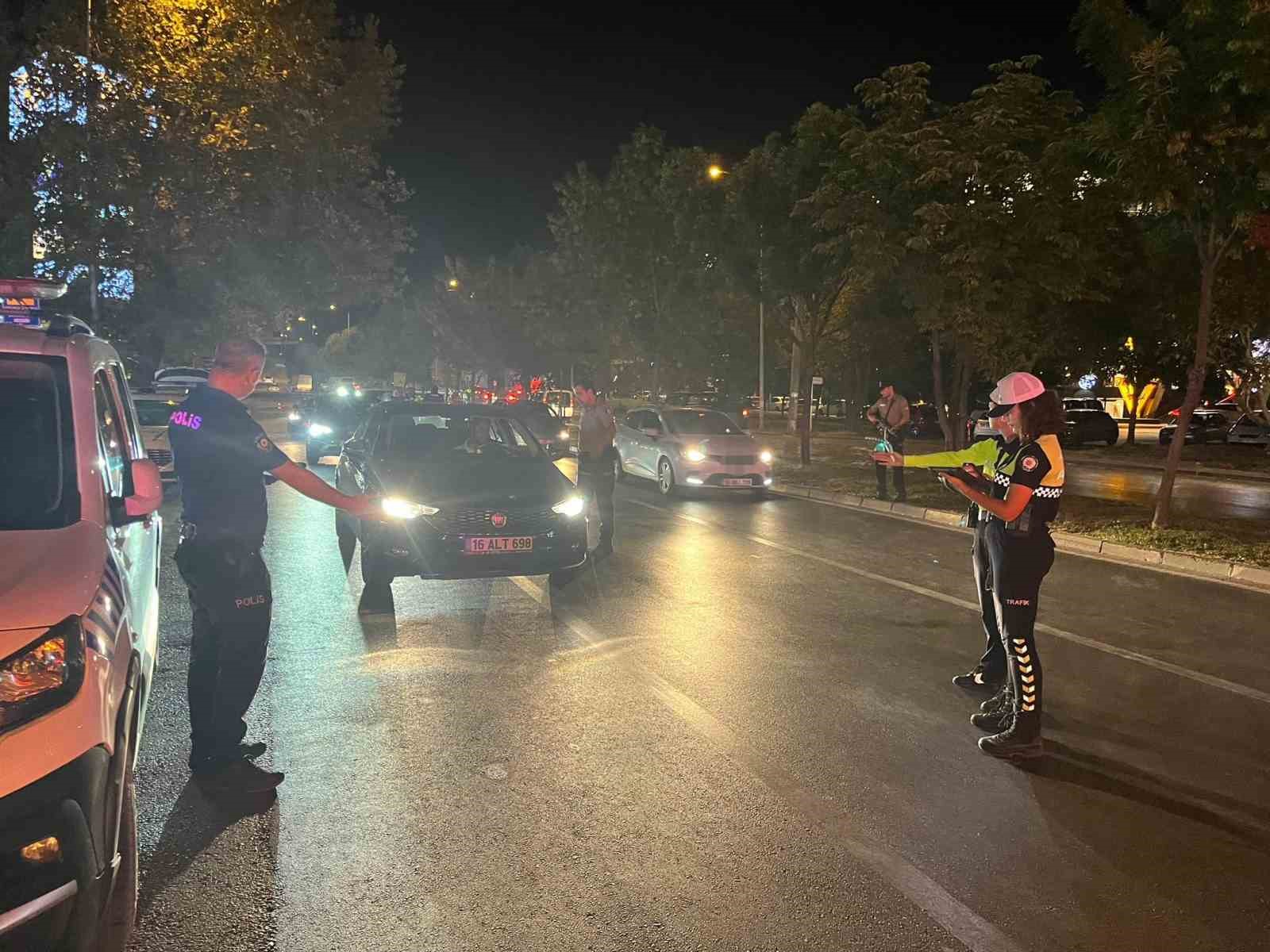 Bursa’da huzur uygulaması: 21 aranan şahıs yakalandı, 388 bin TL ceza kesildi