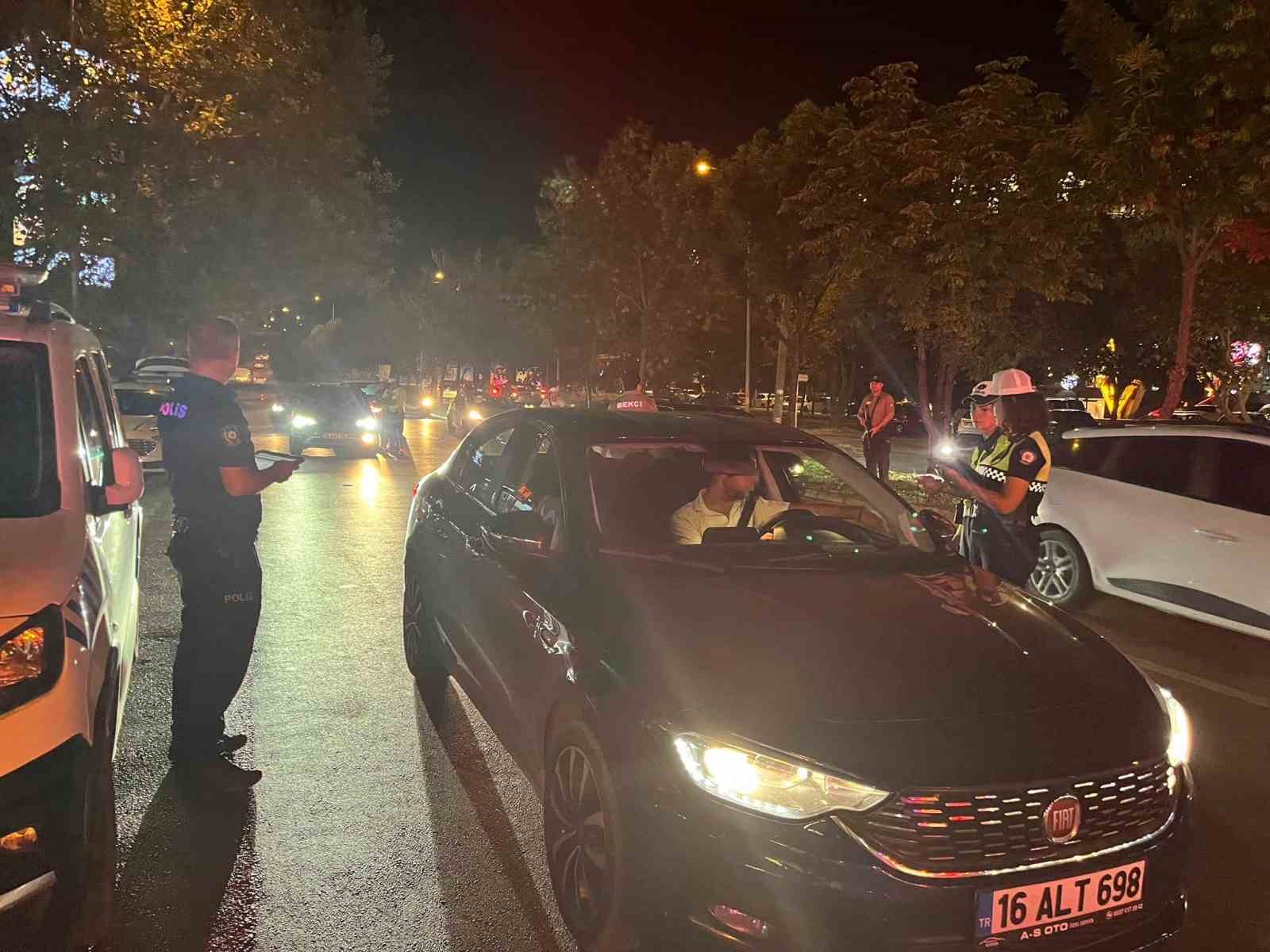 Bursa’da huzur uygulaması: 21 aranan şahıs yakalandı, 388 bin TL ceza kesildi