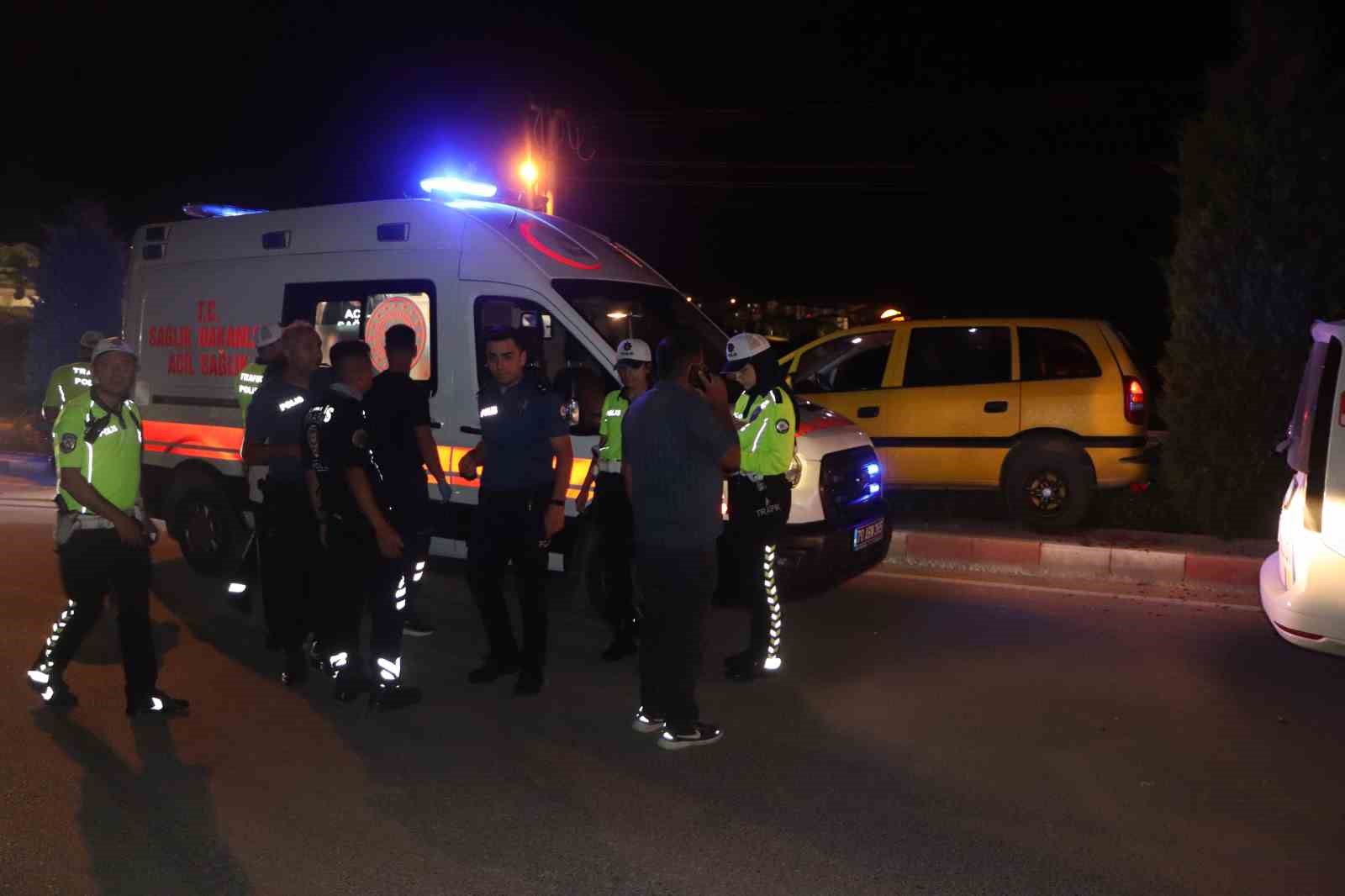 Karaman’da kontrolden çıkan ticari taksi refüje çıktı: 2 yaralı