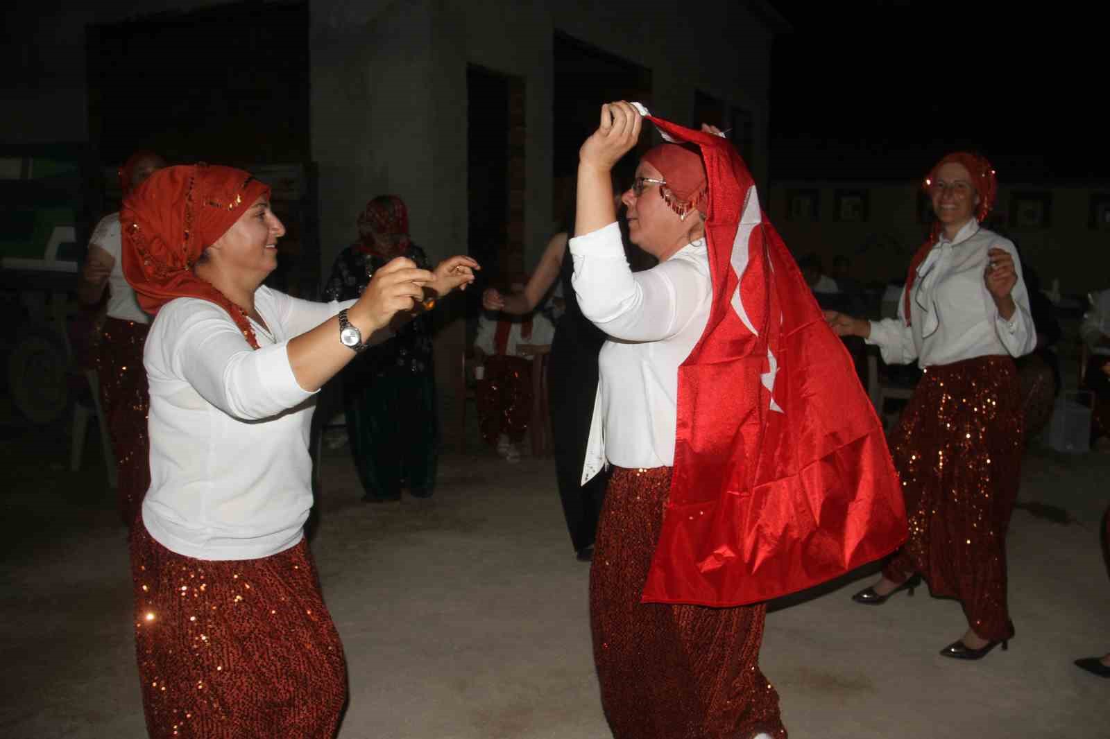 Konya’da kadınlar şalvarlarını giydi, doyasıya eğlendi