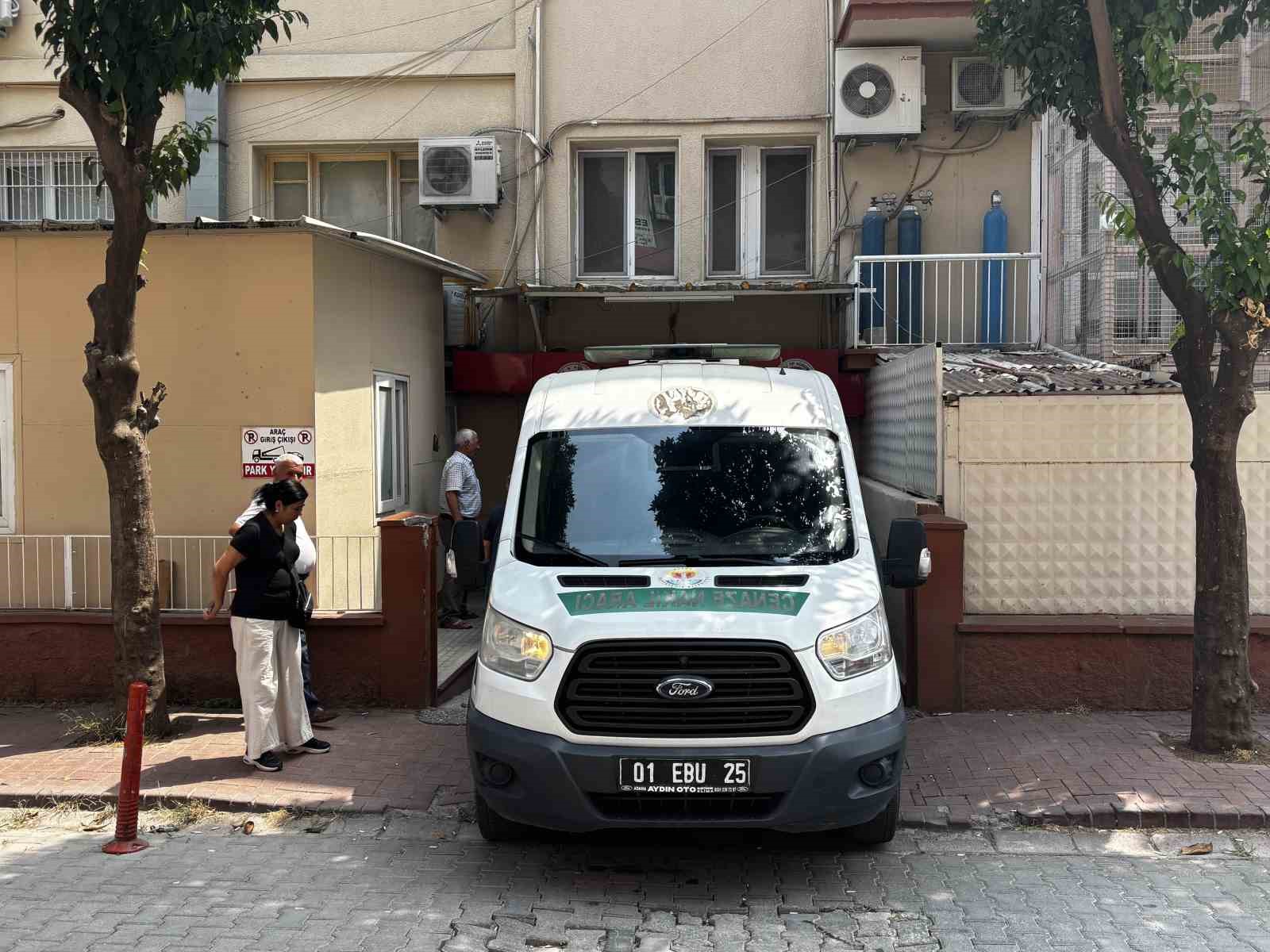 Göçükte hayatını kaybeden işçinin cenazesi adli tıptan alındı