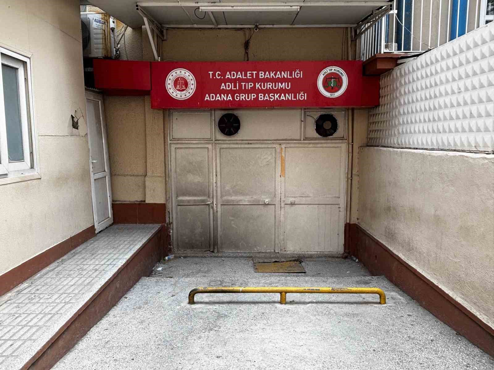 Göçükte hayatını kaybeden işçinin cenazesi adli tıptan alındı