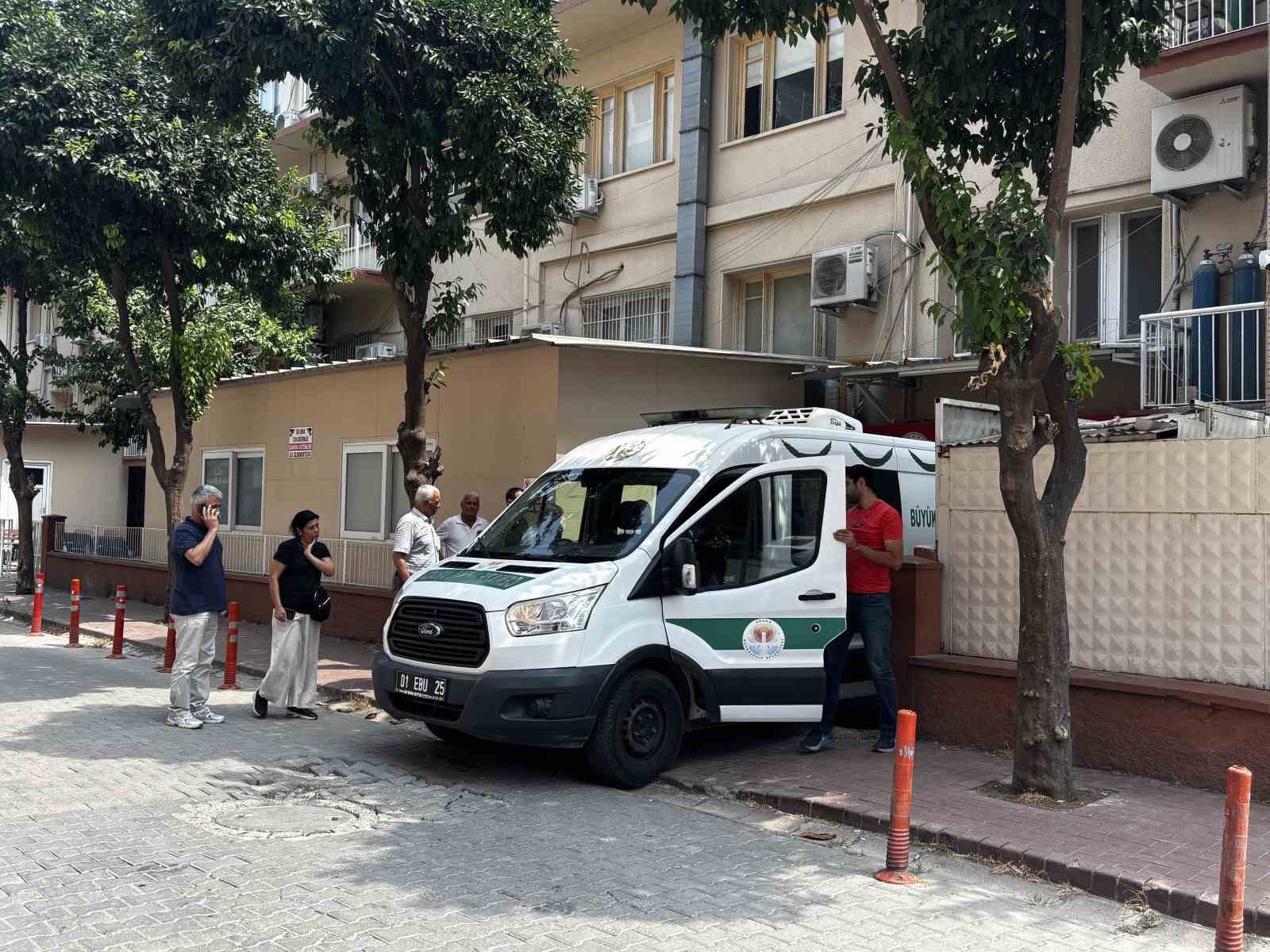 Göçükte hayatını kaybeden işçinin cenazesi adli tıptan alındı