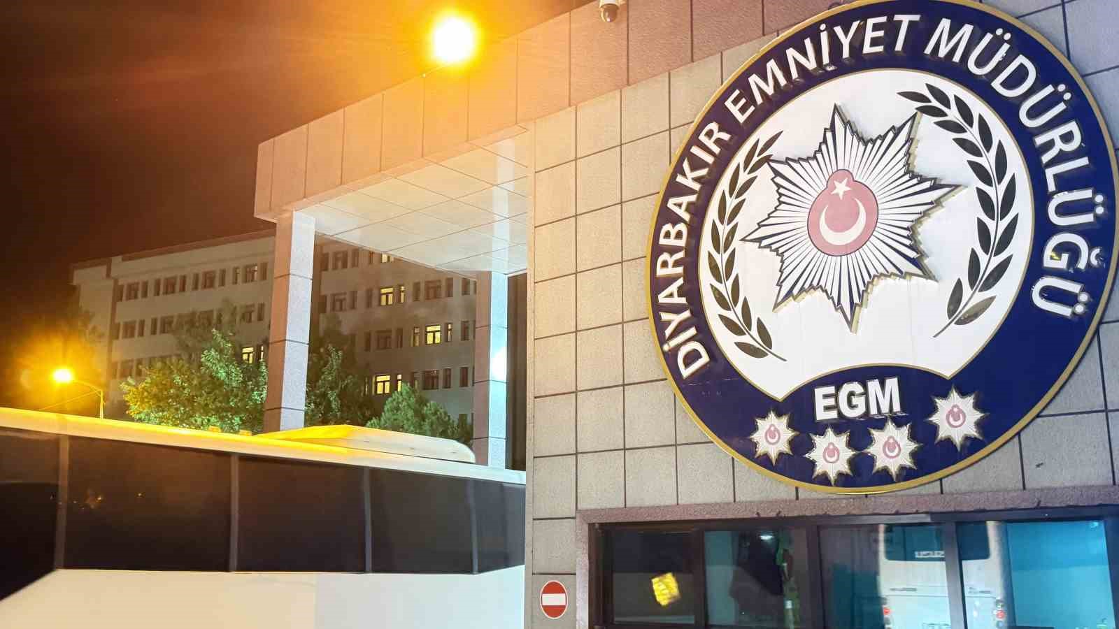 Diyarbakır’da dört mahallede özel harekat polisi destekli "şok" uygulama