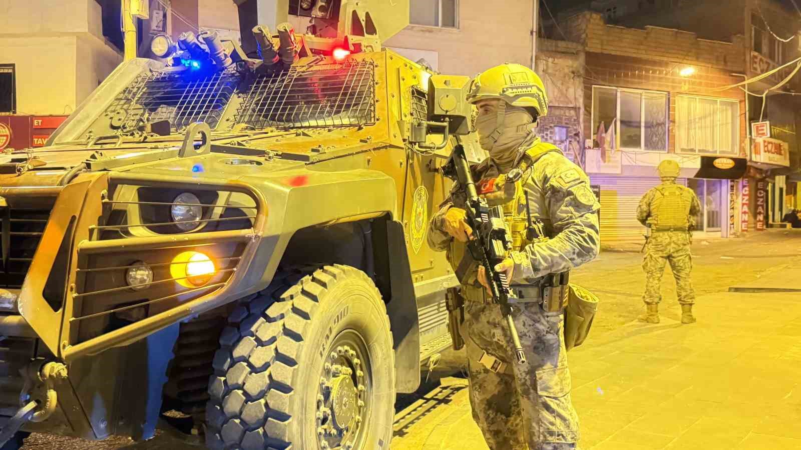 Diyarbakır’da dört mahallede özel harekat polisi destekli "şok" uygulama