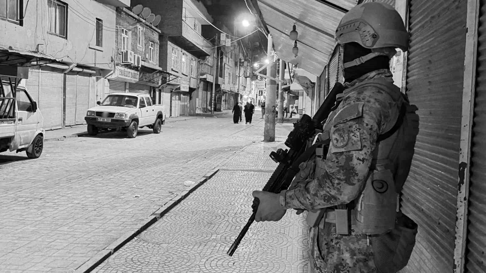 Diyarbakır’da dört mahallede özel harekat polisi destekli "şok" uygulama
