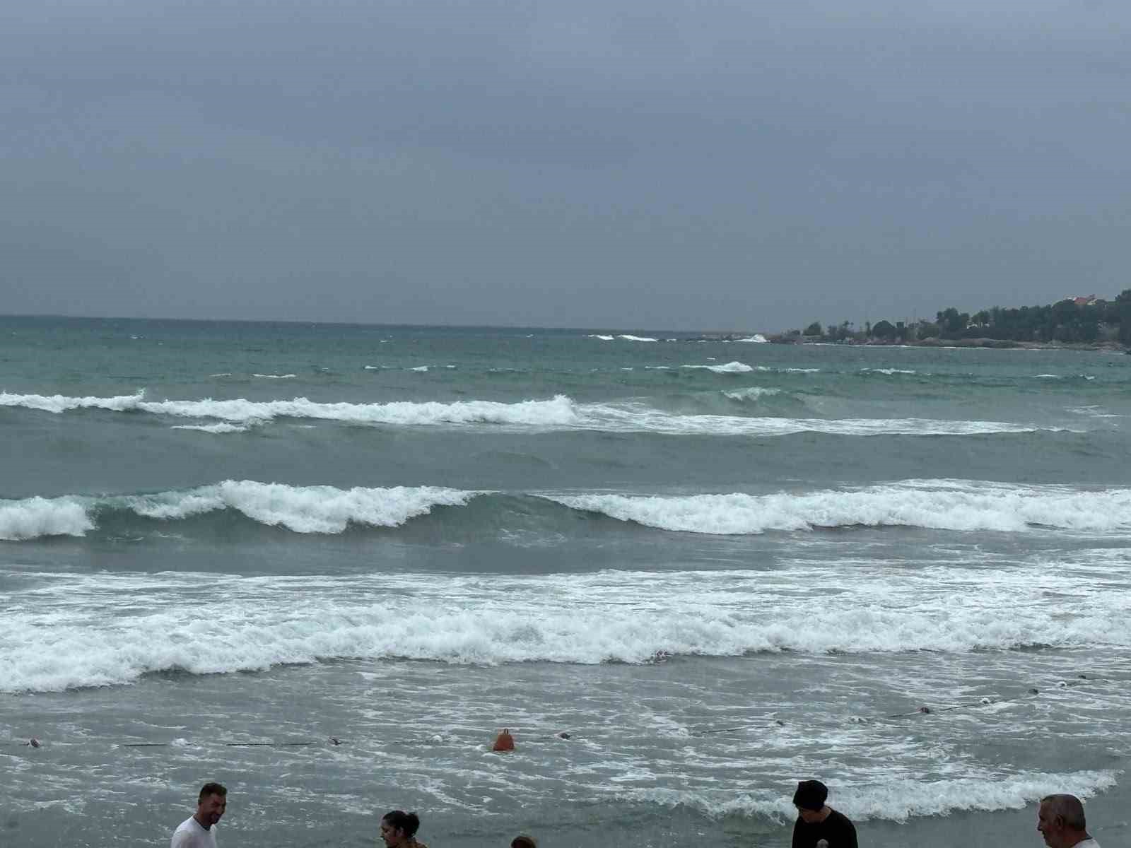 Ablasını kurtarmak için denize giren 19 yaşındaki genç hayatını kaybetti