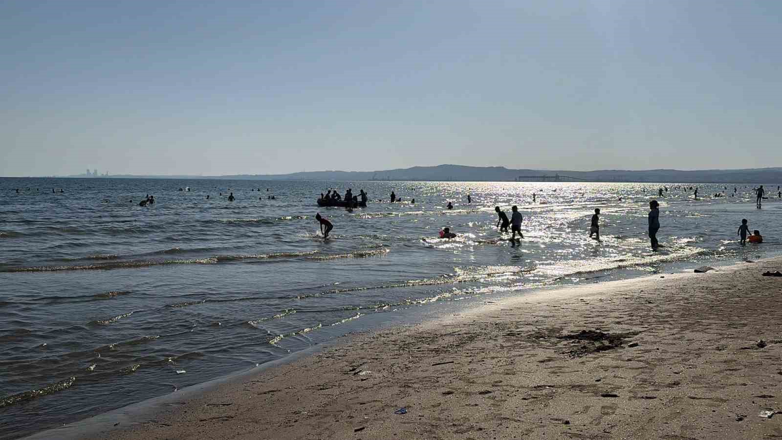 Burnaz Plajı’nda yaz yoğunluğu drone ile görüntülendi