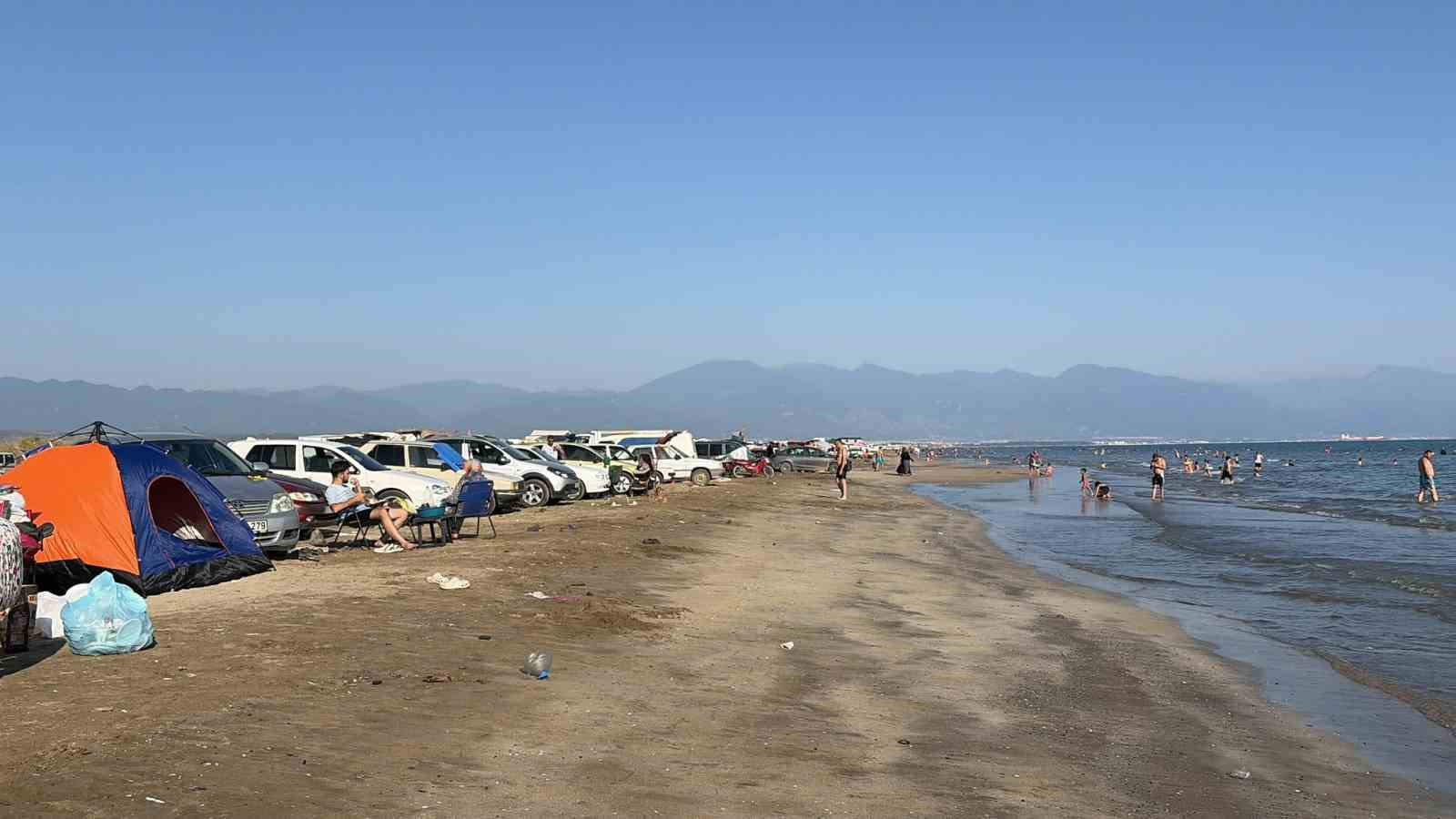 Burnaz Plajı’nda yaz yoğunluğu drone ile görüntülendi