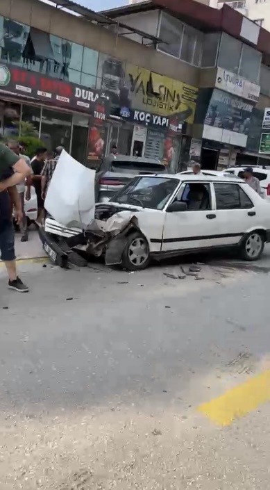 Osmaniye’de iki otomobil çarpıştı: 2 yaralı