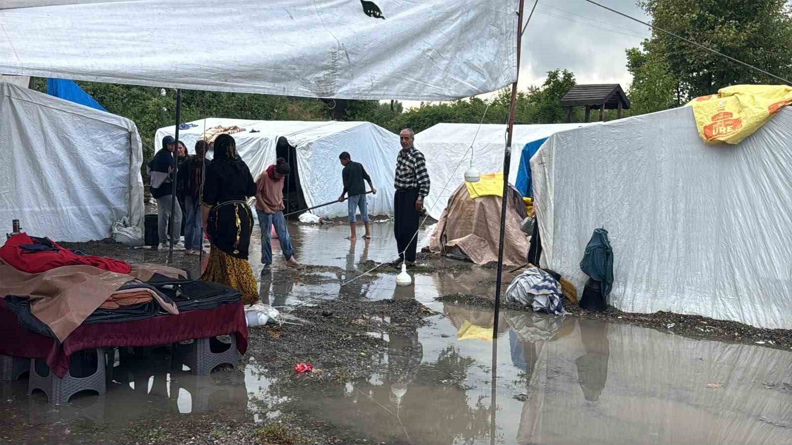 Alaplı’da tarım işçilerinin çadırlarını su bastı