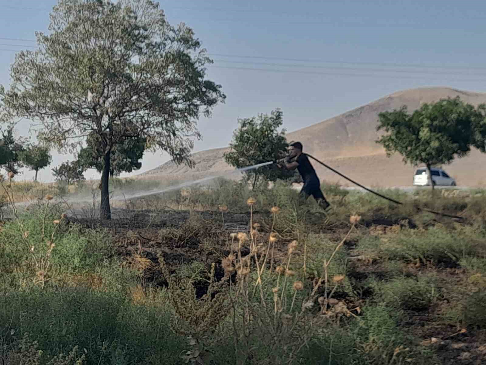 Karapınar’da ot yangını paniğe neden oldu