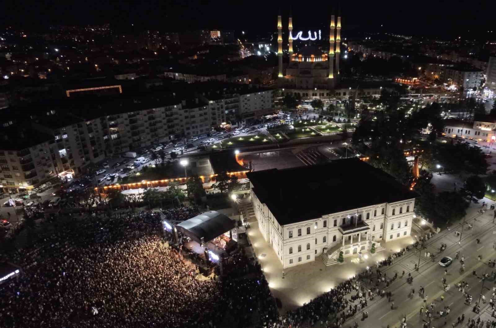 Serkan Kaya, Sivas’ta sevenleriyle buluştu
