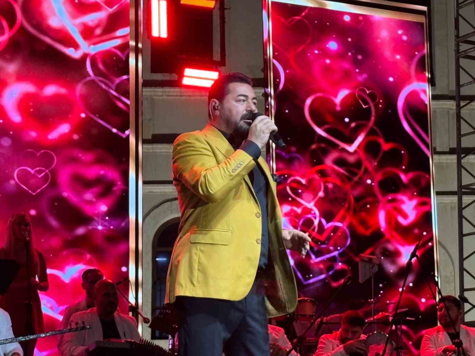 Serkan Kaya, Sivas’ta sevenleriyle buluştu