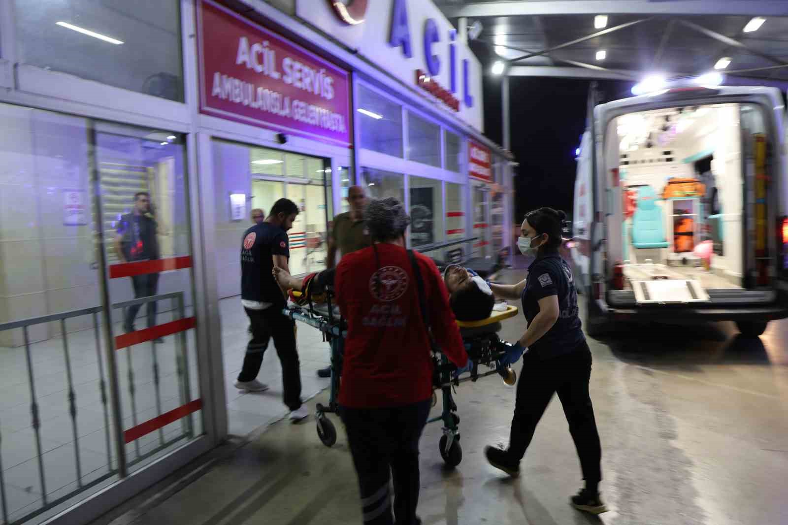 Kozan’da zincirleme trafik kazası: 2 yaralı