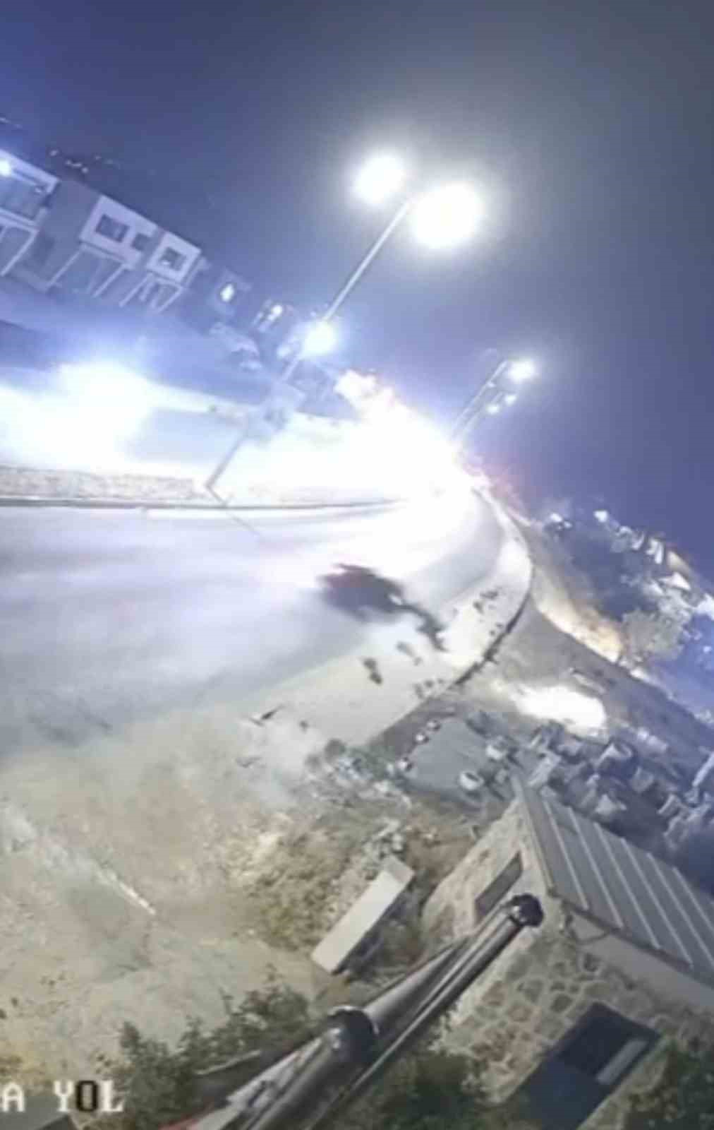 Bodrum’da kontrolden çıkan otomobil AVM’nin otoparkına yuvarlandı