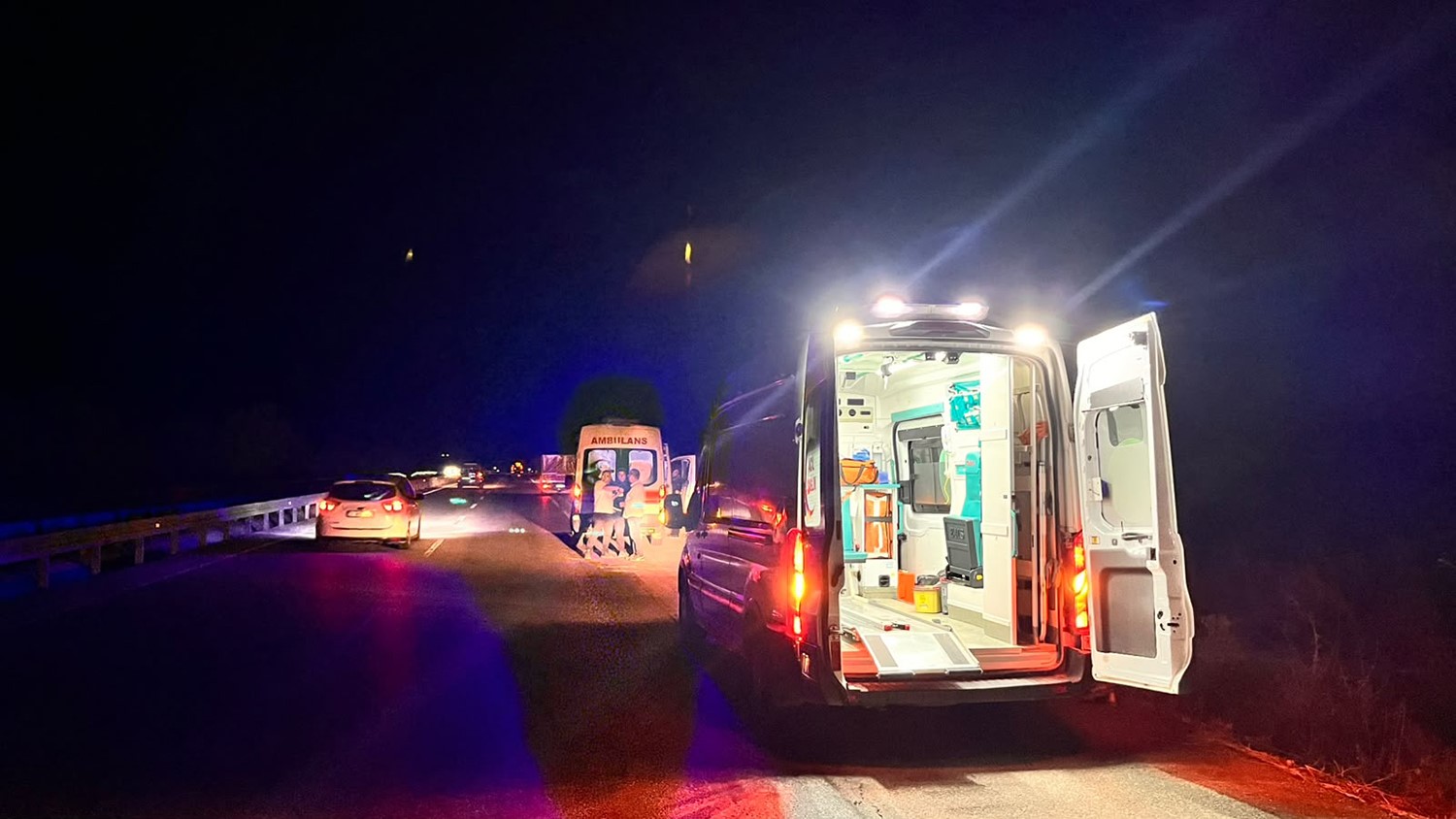 Kontrolden çıkan otomobil yol kenarına savruldu: 2’si ağır, 3 yaralı