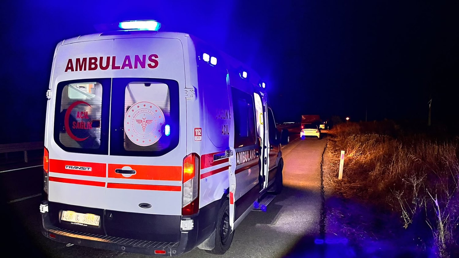 Kontrolden çıkan otomobil yol kenarına savruldu: 2’si ağır, 3 yaralı