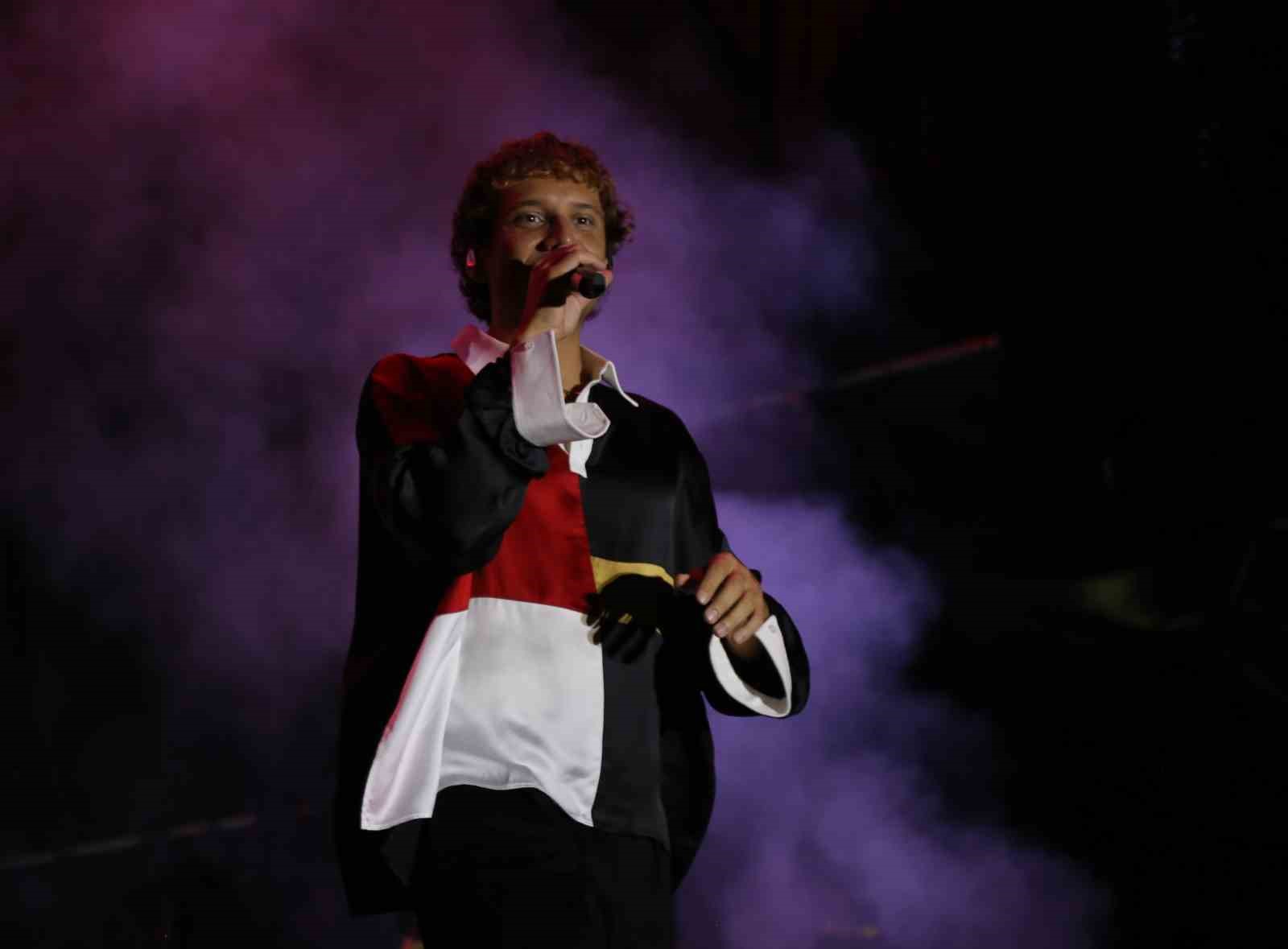 Edis ve Bengü, 6 gün süren festivalin final konserinde 40 bin kişiye unutulmaz bir gece yaşattı