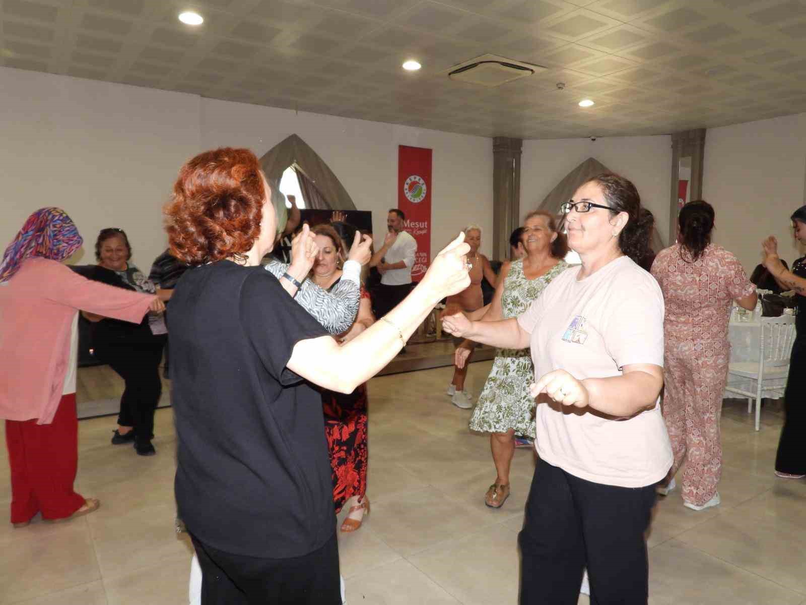 Kepez’de kadınlara moral dolu matine