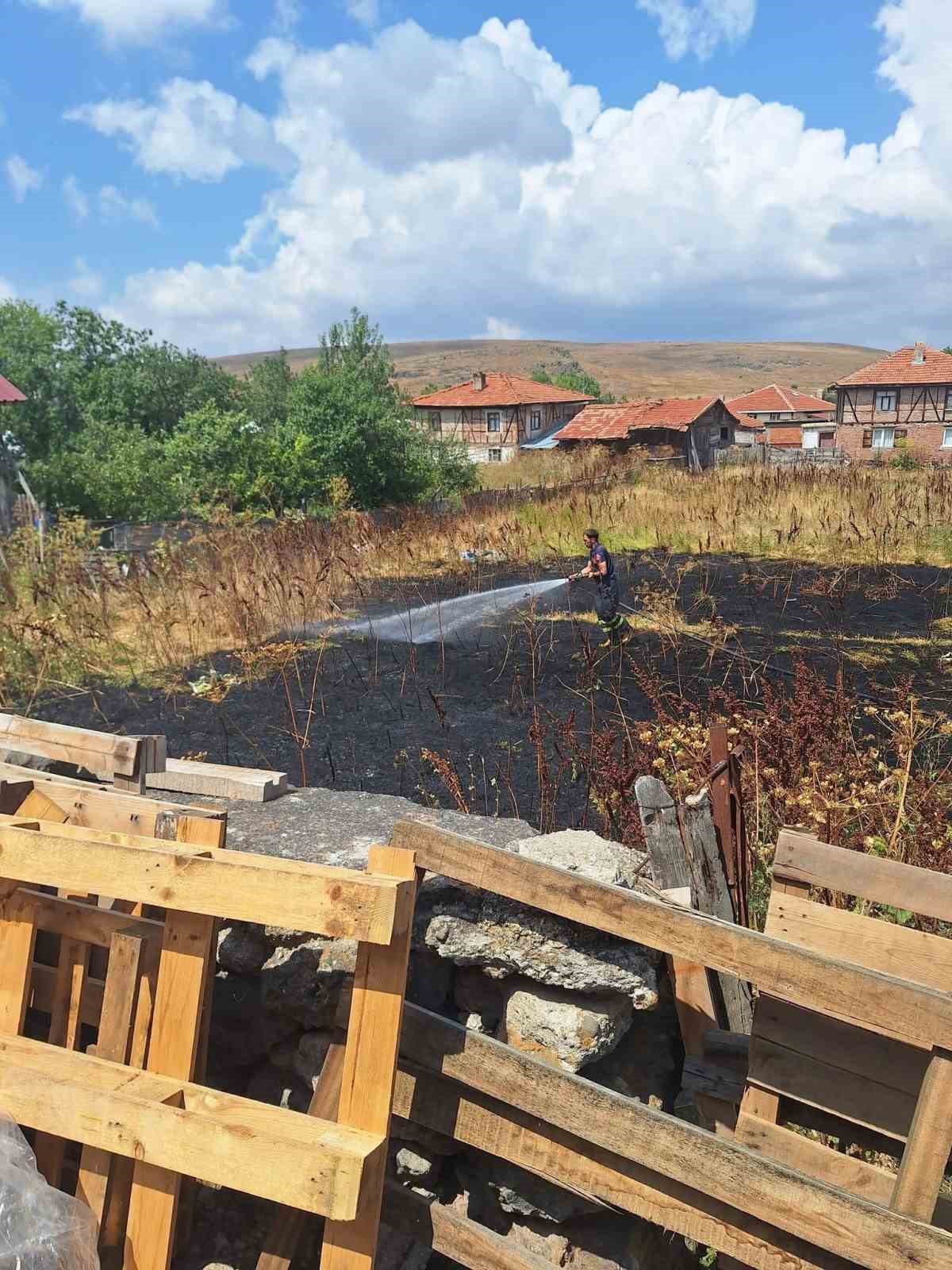 Bolu’da 2 köy ve 1 mahallede ot yangını