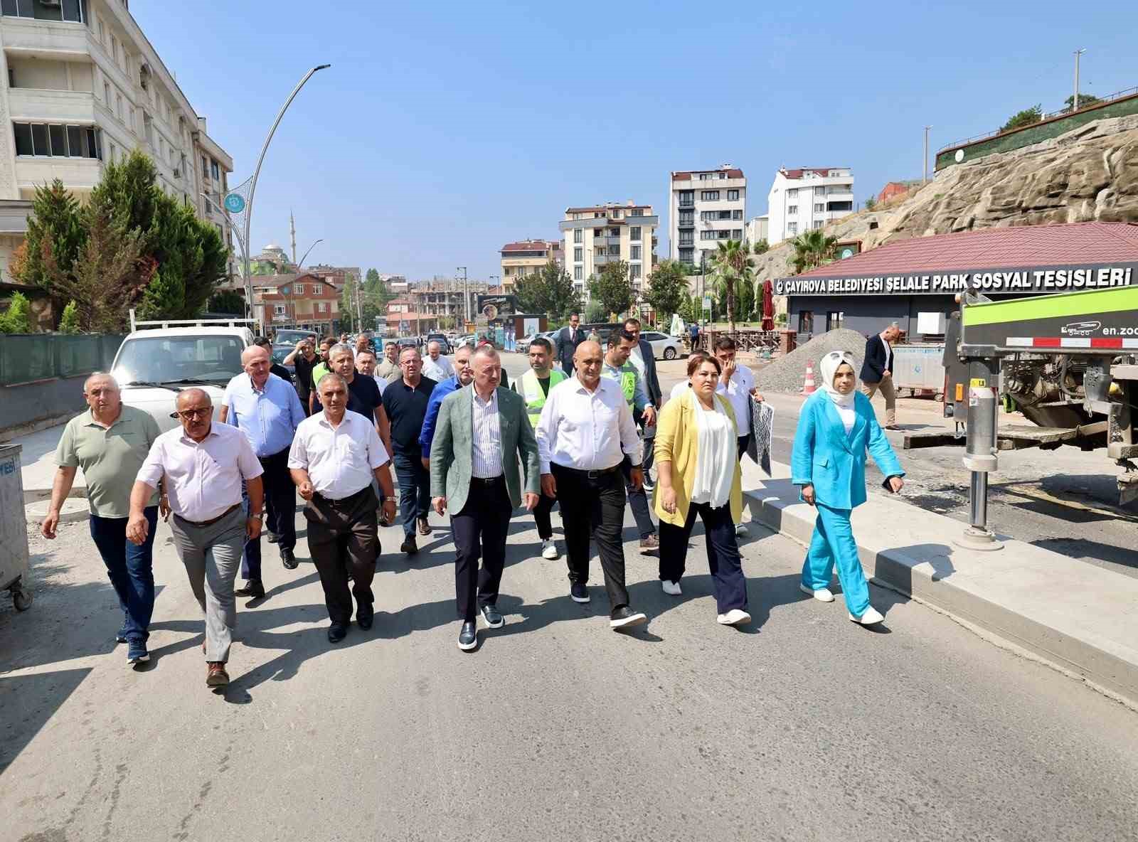 Büyükakın Çayırova’da projeleri yerinde inceledi, esnafla buluştu