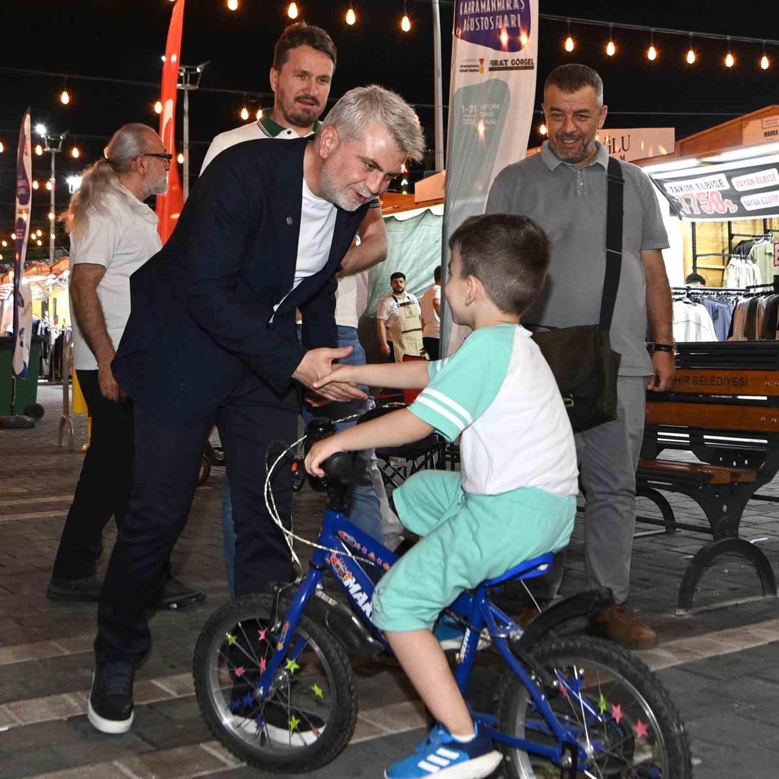 Başkan Fırat Görgel, Ağustos Fuarı’nda esnaf ve vatandaşlarla buluştu