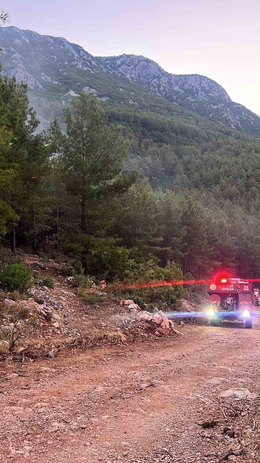 Alanya’da ormanlık alanda çıkan yangın kontrol altına alındı