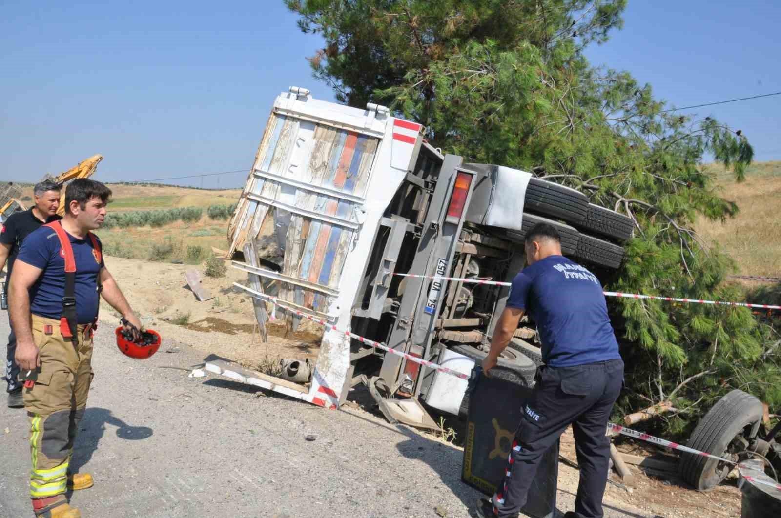 Manisa’da yolcu otobüsü kamyona çarptı: 1 ölü, 7 yaralı
