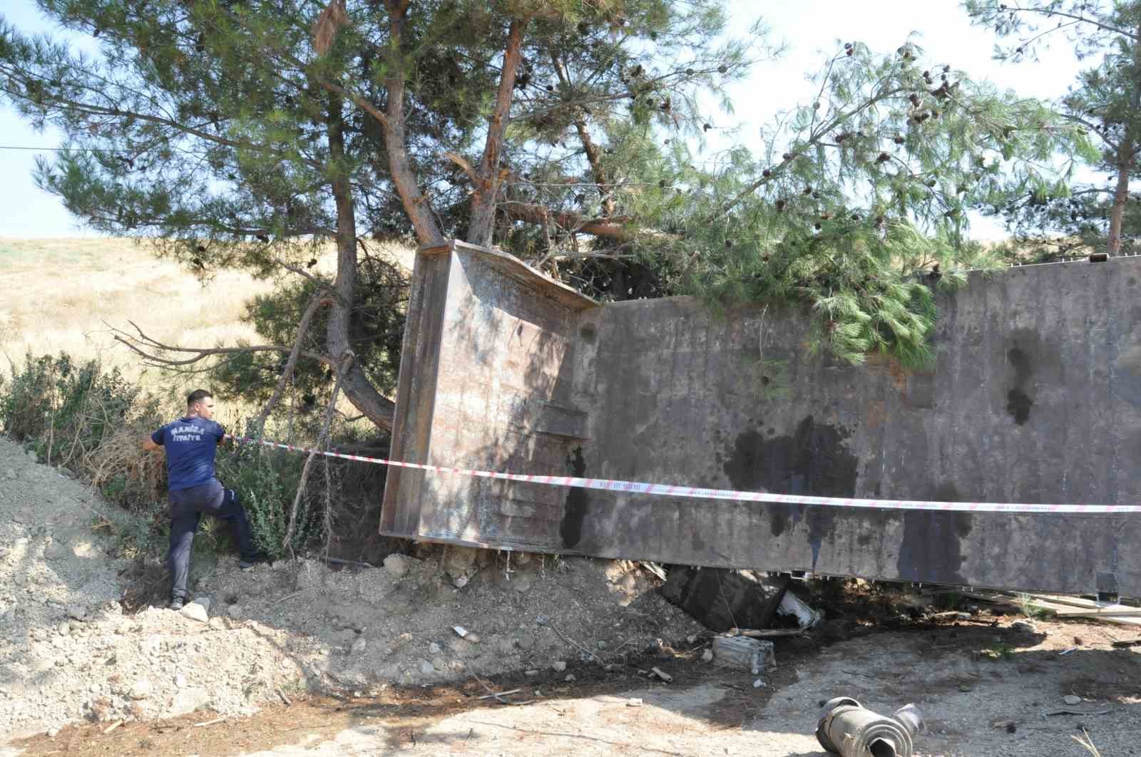 Manisa’da yolcu otobüsü kamyona çarptı: 1 ölü, 7 yaralı