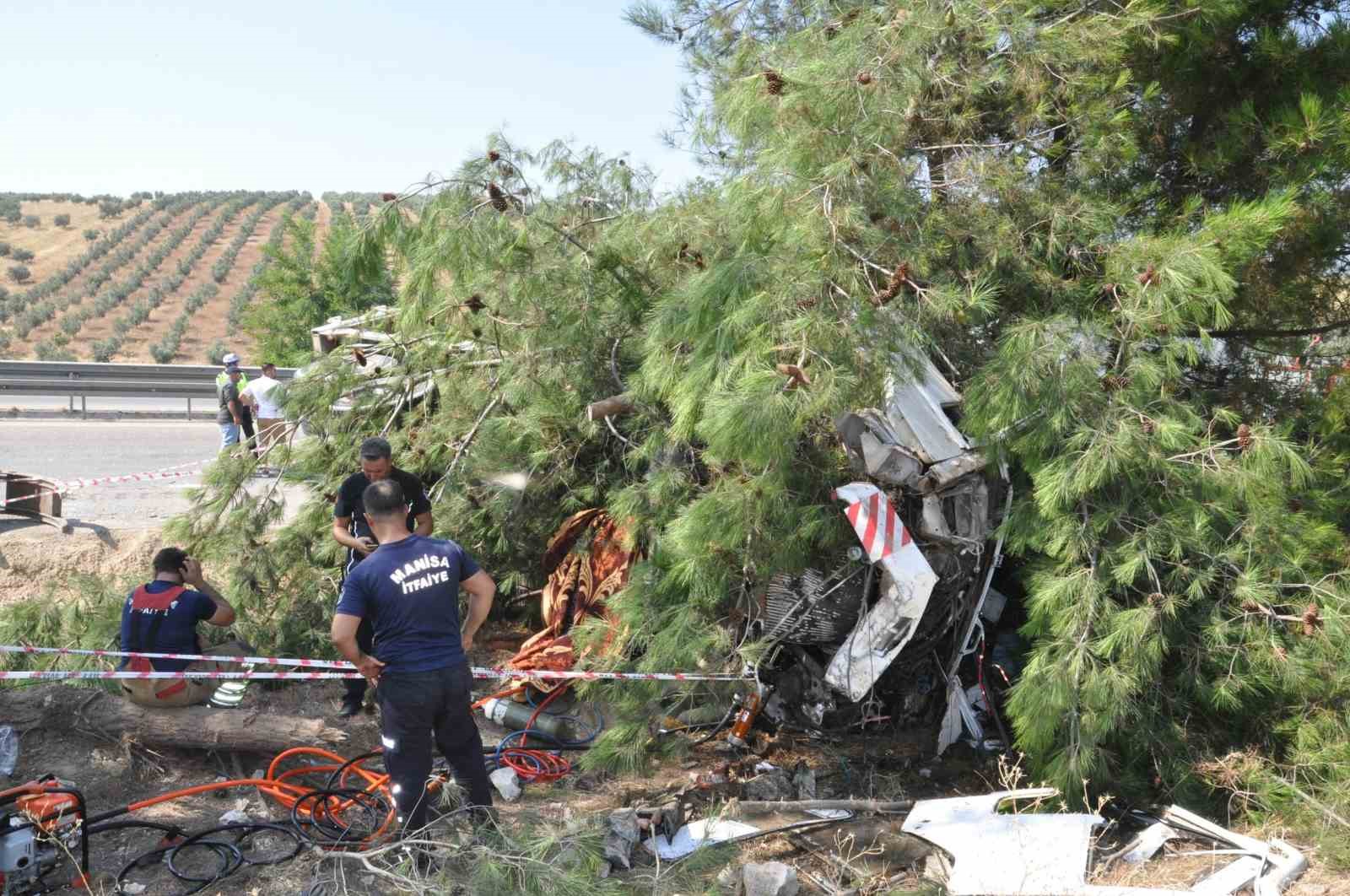 Manisa’da yolcu otobüsü kamyona çarptı: 1 ölü, 7 yaralı